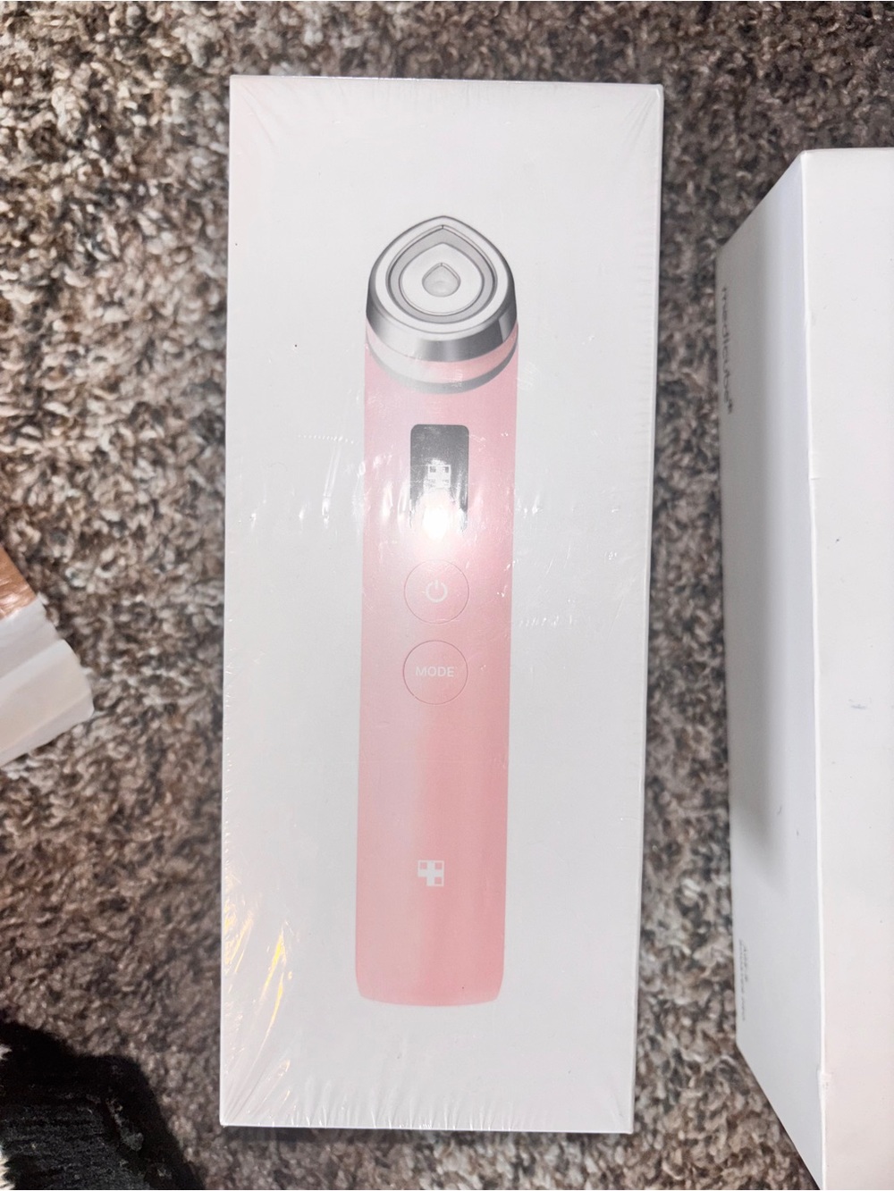 Facial Pore & Blackhead Remover Vacuum – Pink - Picture 3 of 4